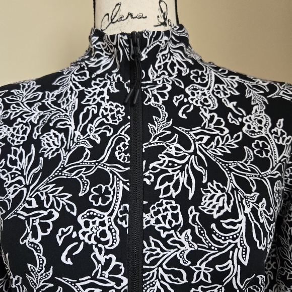 Tommy Bahama Active Top Womens S Full Zip Black White Floral - Picture 2 of 11